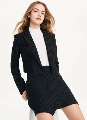DKNY Women's Cropped Blazer in Black / Ivory