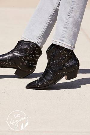 Farylrobin Vegan Western Boot "Desert"