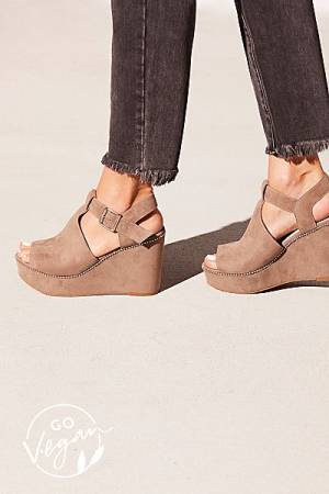 BC Footwear Wedges "Vegan Darcy"