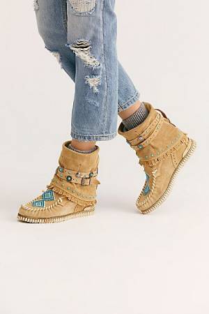 El Vaquero Moccasin Boots "Love Worn"
