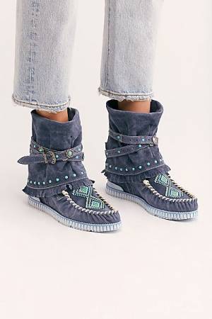 El Vaquero Moccasin Boot "Love Worn" 