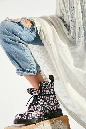 Dr. Martens Lace-Up Boots "1460 Pascal Pansy"