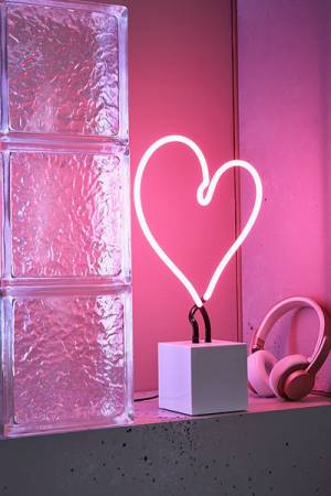 Neon Mfg. Pink Heart Neon Sign Table Lamp